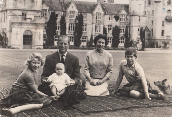 AK - Queen mit Ihrer Familie - von 1961 / - 2691 -