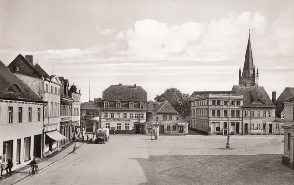 AK - Schwerin - am Markt / ca. 60er Jahre  / - 2927 -